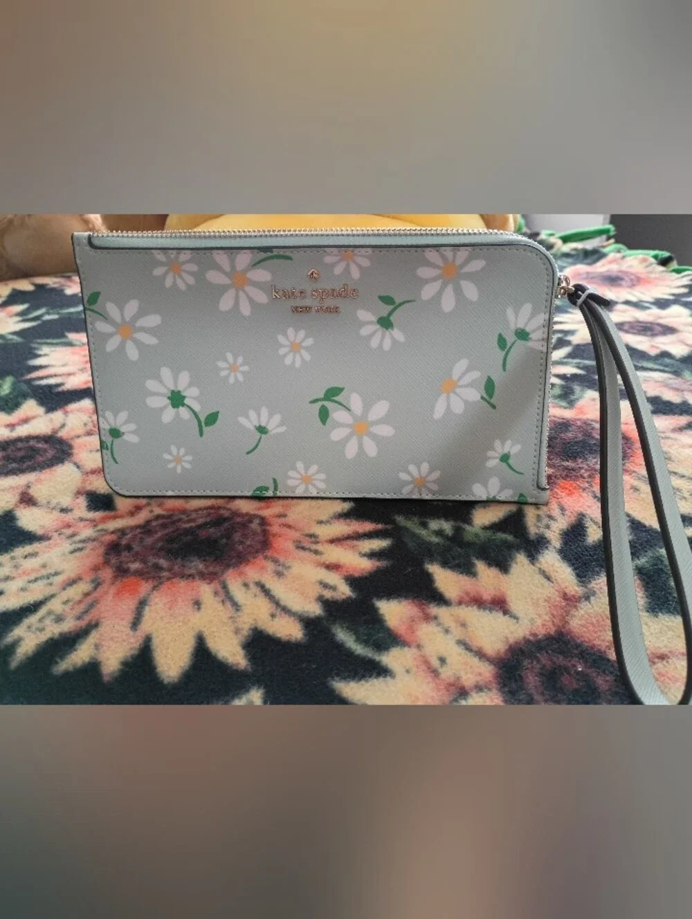 Kate Spade Lucy Day Tripper Daisy Medium L-Zip